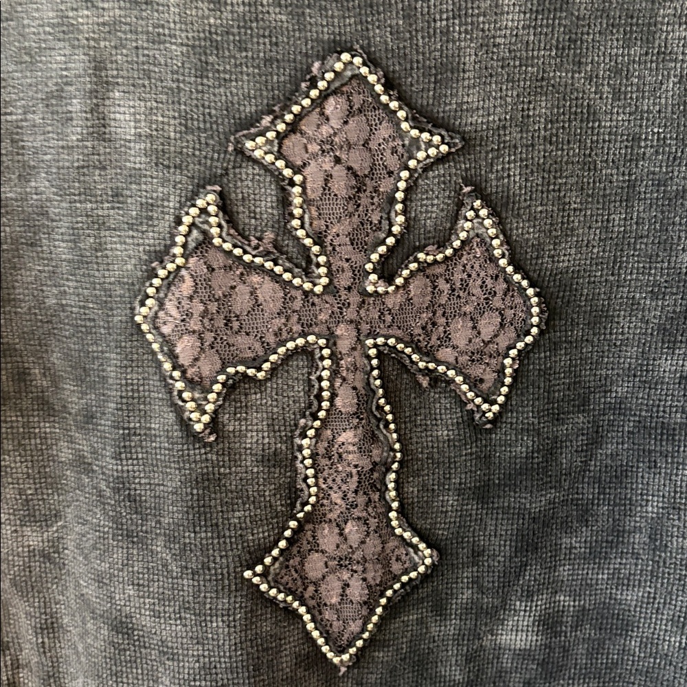 EUC Velvet Stone Tee Shirt w/Lace Cross Design Outlined in Silver Tone Beads - Picture 6 of 13